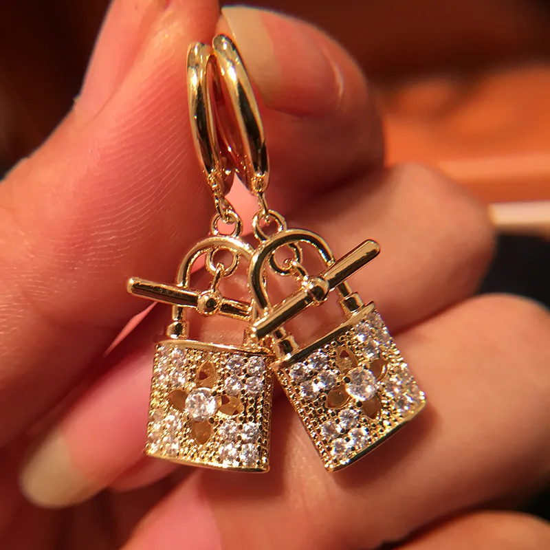 

Lock Earrings Women's 925 Silver Needle Earrings Inlaid With Zircon Design Sense Lock Temperament Niche Fashion Super Flash Gift
