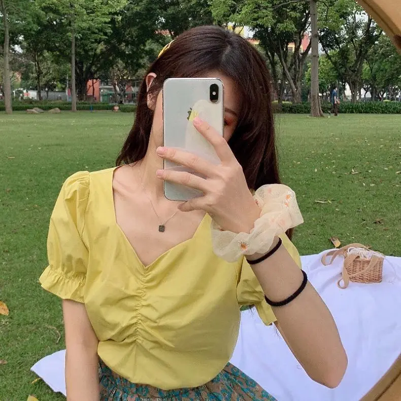 

French bubble sleeve Vintage top with exposed collarbone V-neck new 2021 cool style shirt women's design