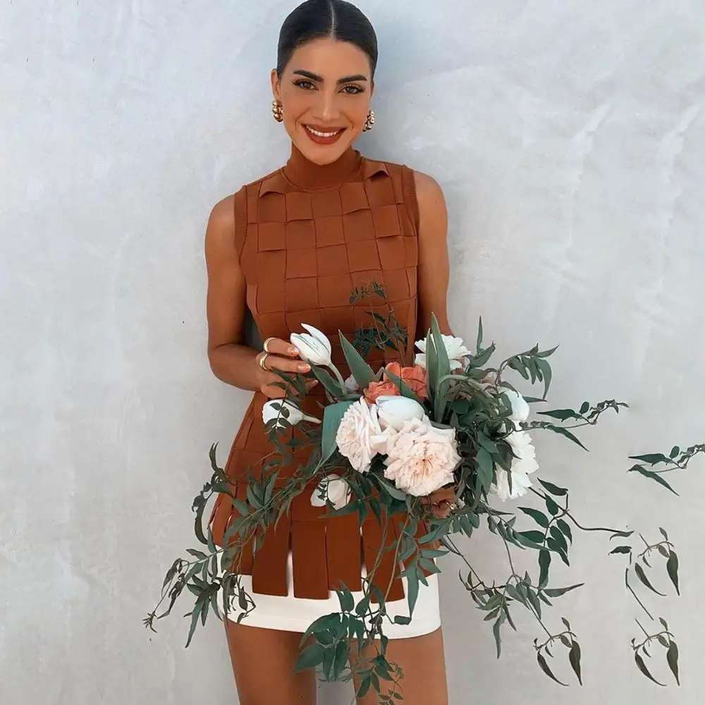 

Бандажное платье знаменитости, облегающий комплект из двух предметов без рукавов, элегантный вязаный коричневый, белый, в стиле пэчворк, ви...