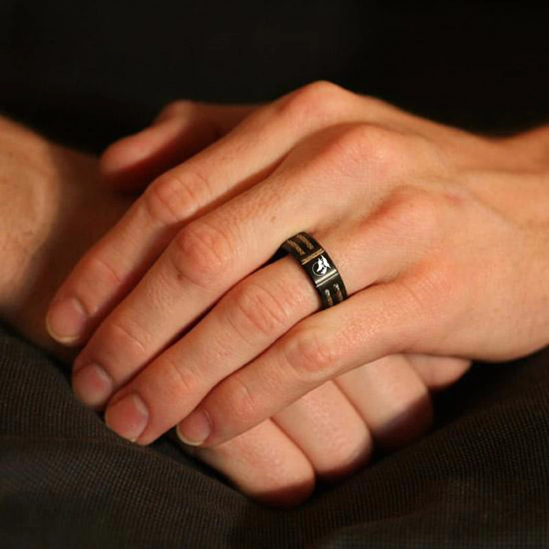 

MEN'S STAINLESS STEEL CABLE RING IN BLACK STAINLESS STEEL ENGRAVABLE WOLF WEDDING BANDband