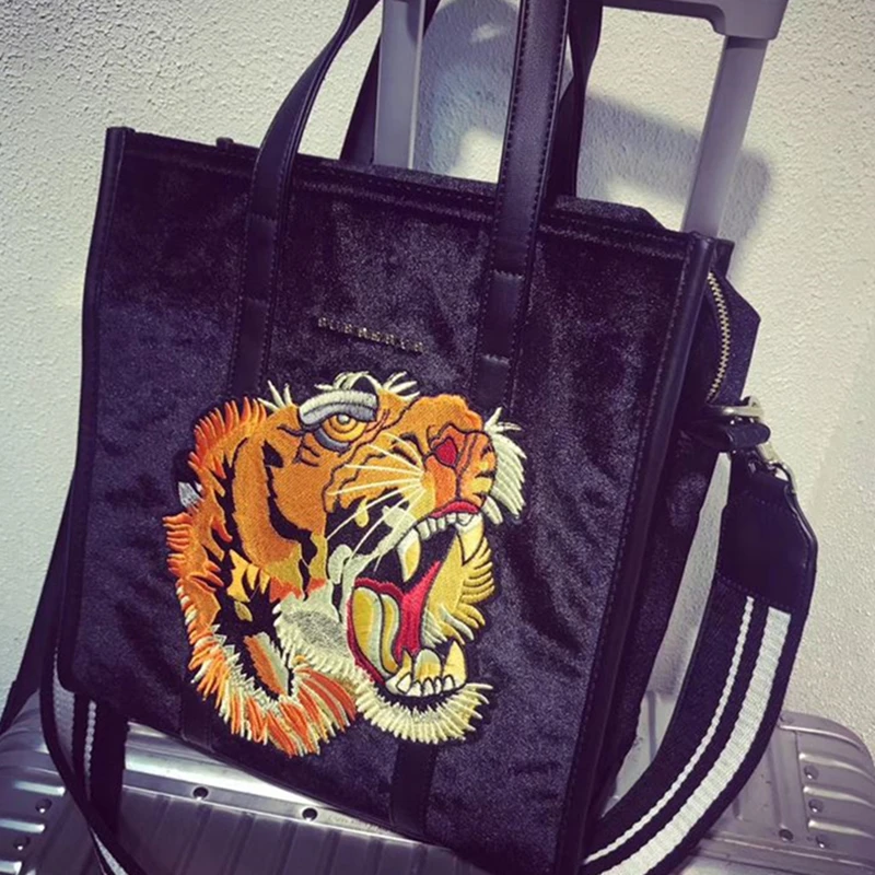 

Embroidery Lion Pattern Handbags for Women 2021 New Fashion Woollen Shoulder Bags Ladies Casual Shopping Tote Bag Luis Vuiton Gg