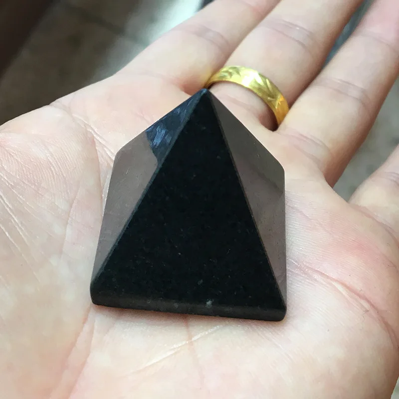 

Sub-graphite pendant Russian primary ore sub-graphite pyramid natural stone pendant Amazon hot selling Shungite