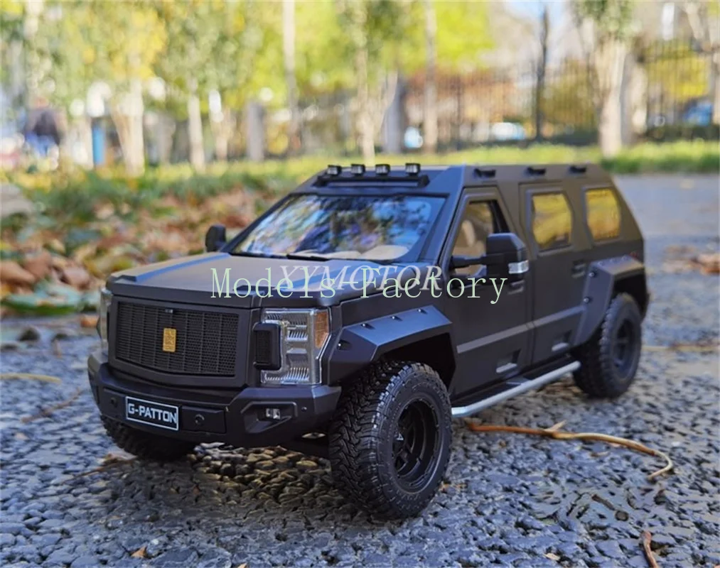 

Kengfai 1:18 For G.PATTON SUV Metal Diecast Car Model Matte black/Mi White Kids Boys Gifts Toys Hobby Display Collection