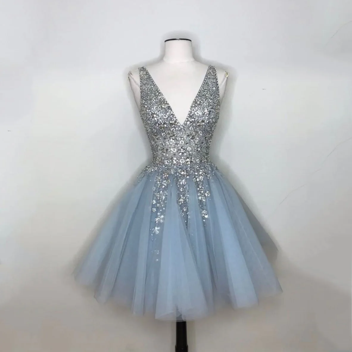 

Sweet Pretty Sparkly Homecoming Dresses Deep V-Neck Sleeveless Sequins Tulle Ball Gown Short Mini Length Junior Prom Party Gowns
