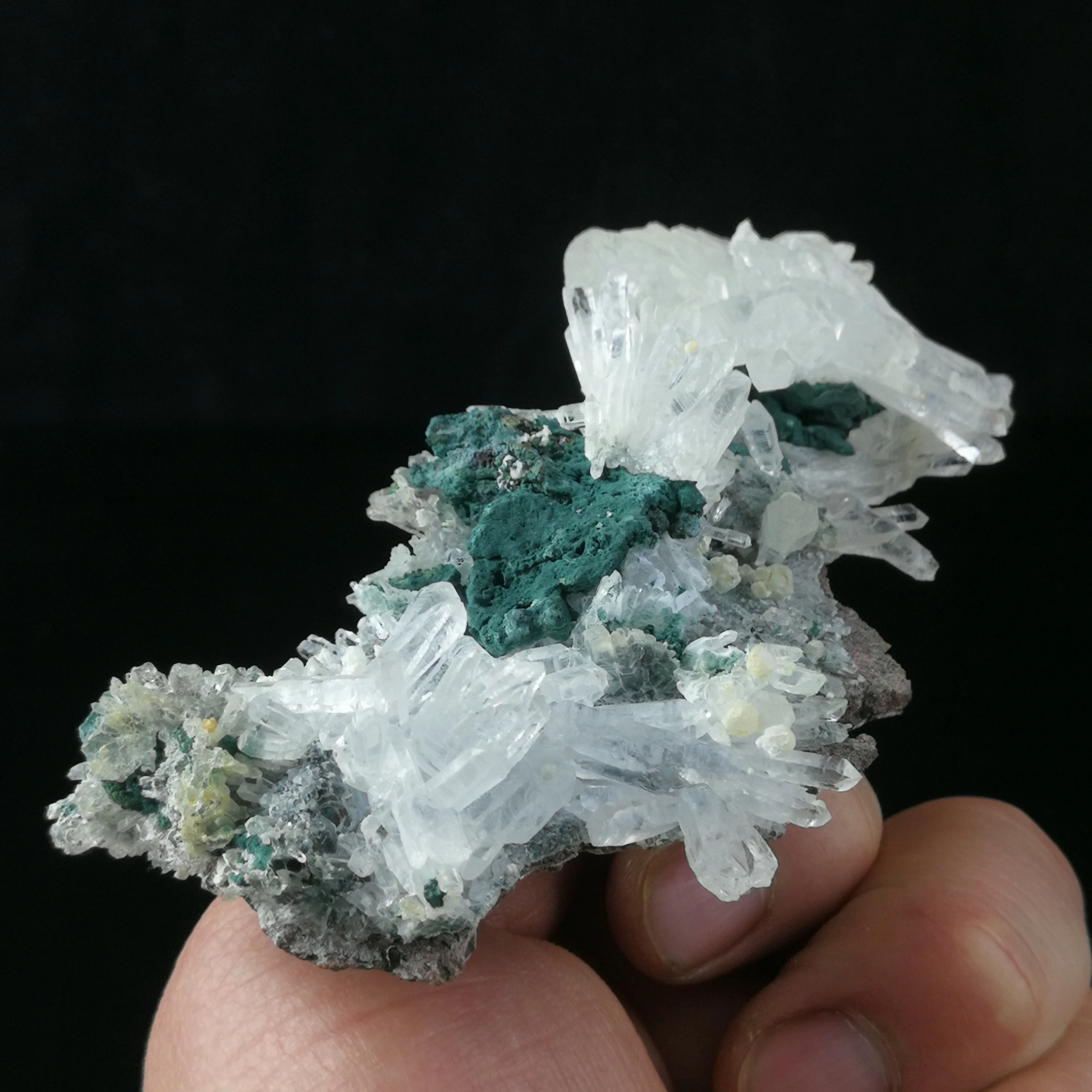 

132.8gNatural white crystal flower mineral specimens, home furnishings