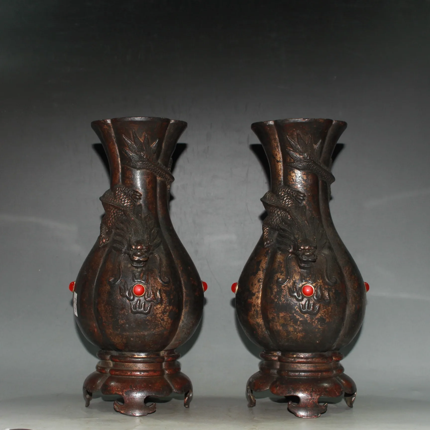 

Chinese antique vase 1 Pair Of Old handmade Bronze Dragon Vase ,Bottom With Mark ,Height 27CM