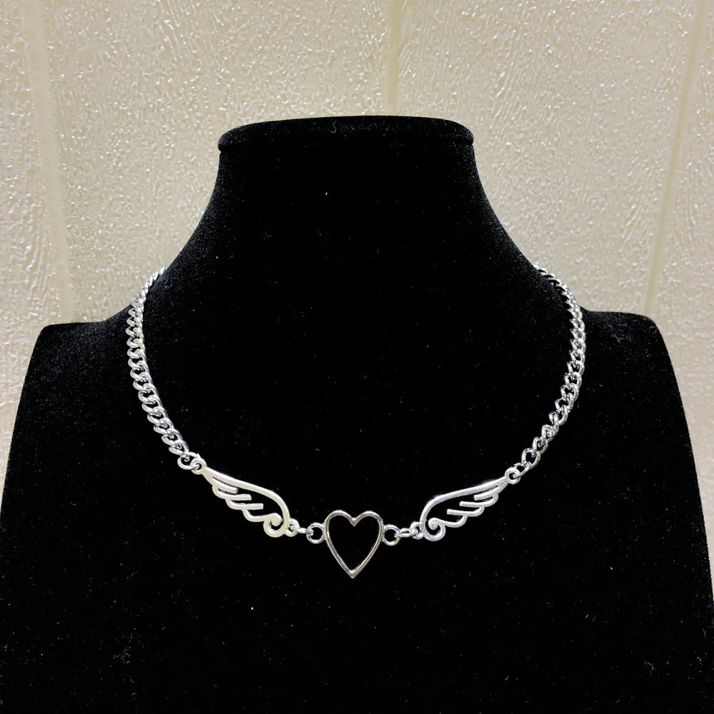 

Punk Hollow Out Heart Feather Metal Choker Necklace for Women Girl Hip Hop Harajuku Angel Pendant Necklace Trendy Jewelry New