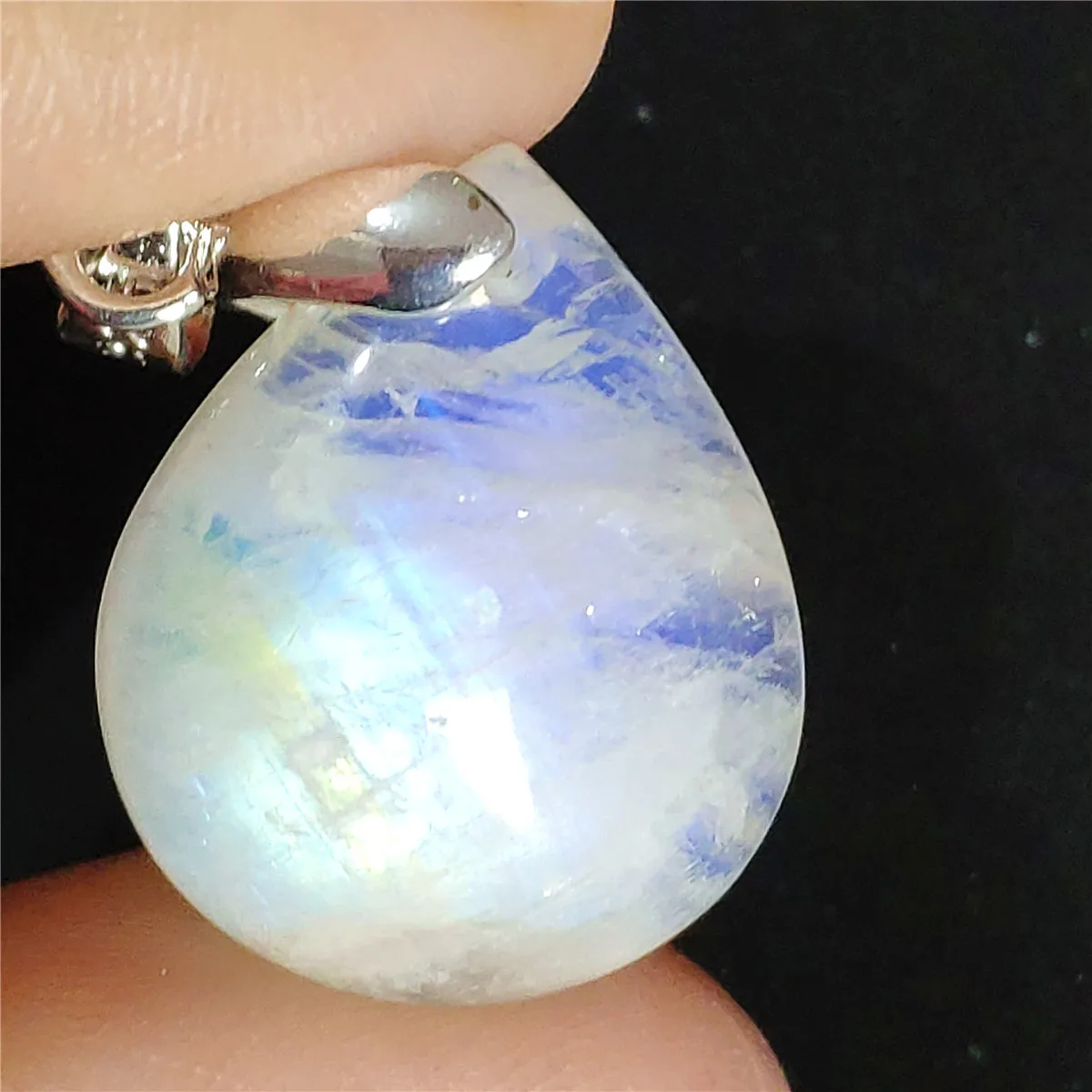 

Natural Blue Light Moonstone Gemstone Pendant Women 21x18x8mm Rare Clear Water Moonstone Oval Necklace Rare Jewelry AAAA
