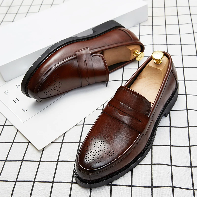 

2020 Luxury Brand Penny Loafers men Casual shoes Slip on Leather Dress shoes big size 38-46 Brogue Carving loafer Driving party