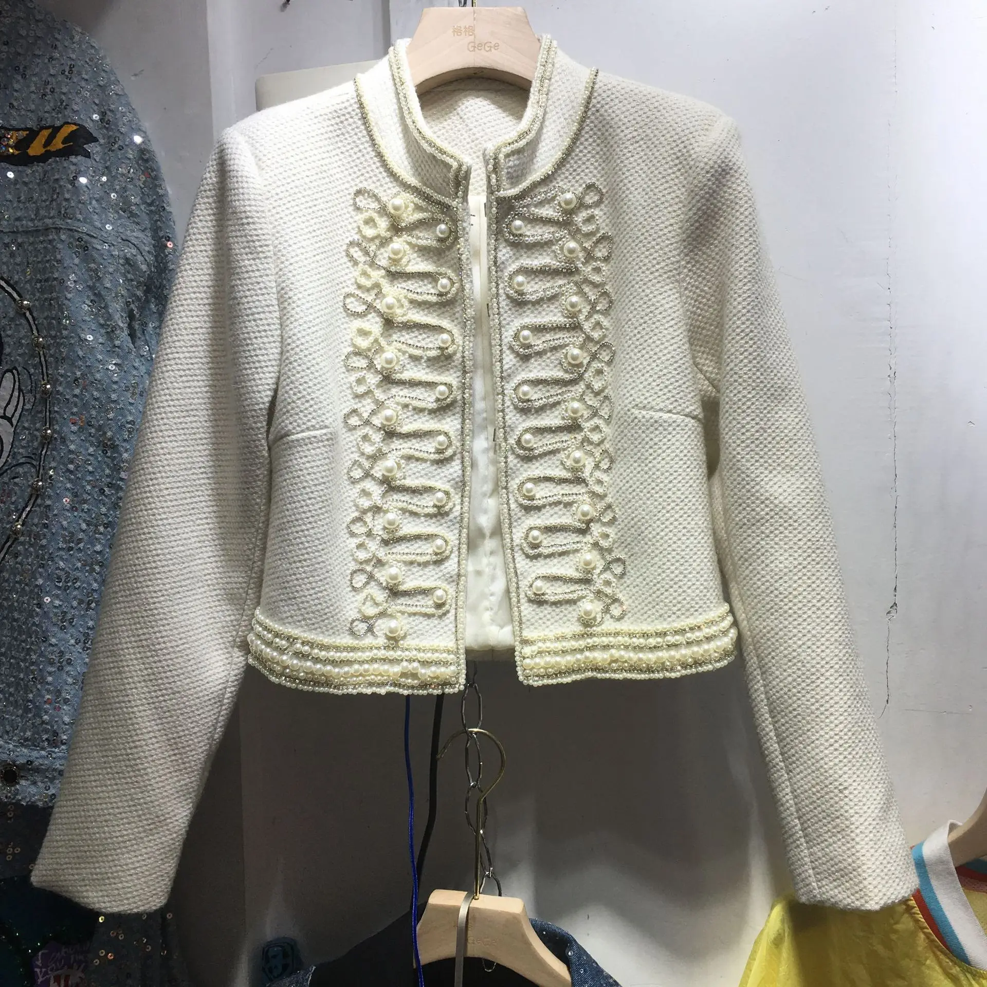 

2021 autumn new luxury tweed short jacket for women beading pearls elegant ladies beige coat full sleeves crop top outerwear