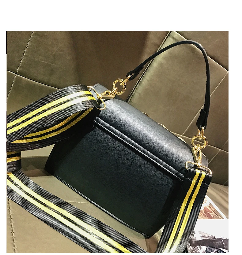 

2020new Korean version of high quality ladies all-match tote bag one shoulder messenger bag wide shoulder strap small square bag