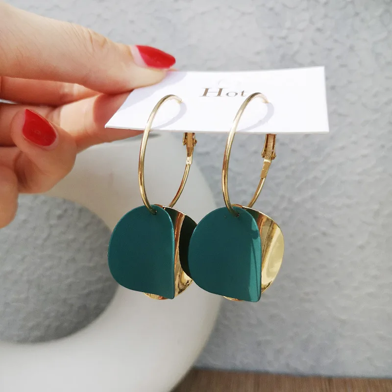 

Metallic sequins gold round pendant earrings personality blue fashion simple earrings French ladies jewelry