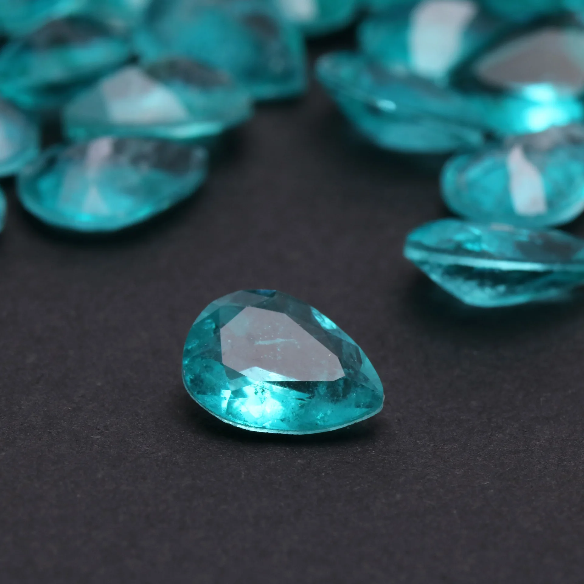 Турмалиновый драгоценный камень CSJ Paraiba огранка груши для самостоятельного