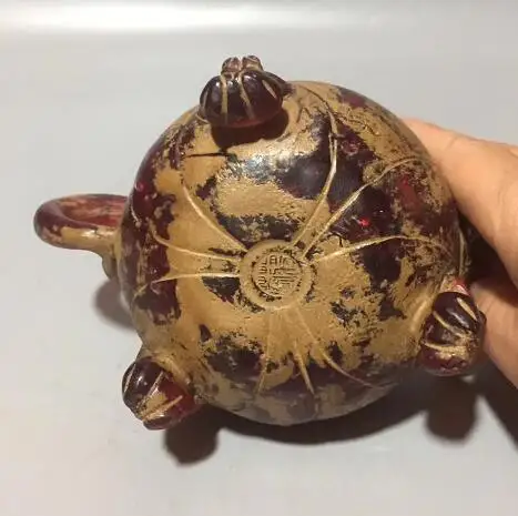 

Collection Handmade Amber Frog Lotus Leaf Flower Staue Good Luck Kettle Wine Pot Fengshui Decoration