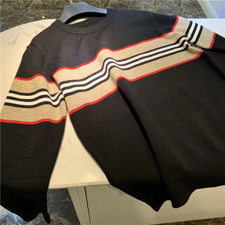 

Autumn and Winter Classic Khaki Striped T-shirt Men's and Women's Sweater Coats