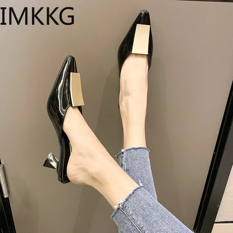 Женские шлепанцы с острым носком роскошные брендовые пляжные на низком каблуке