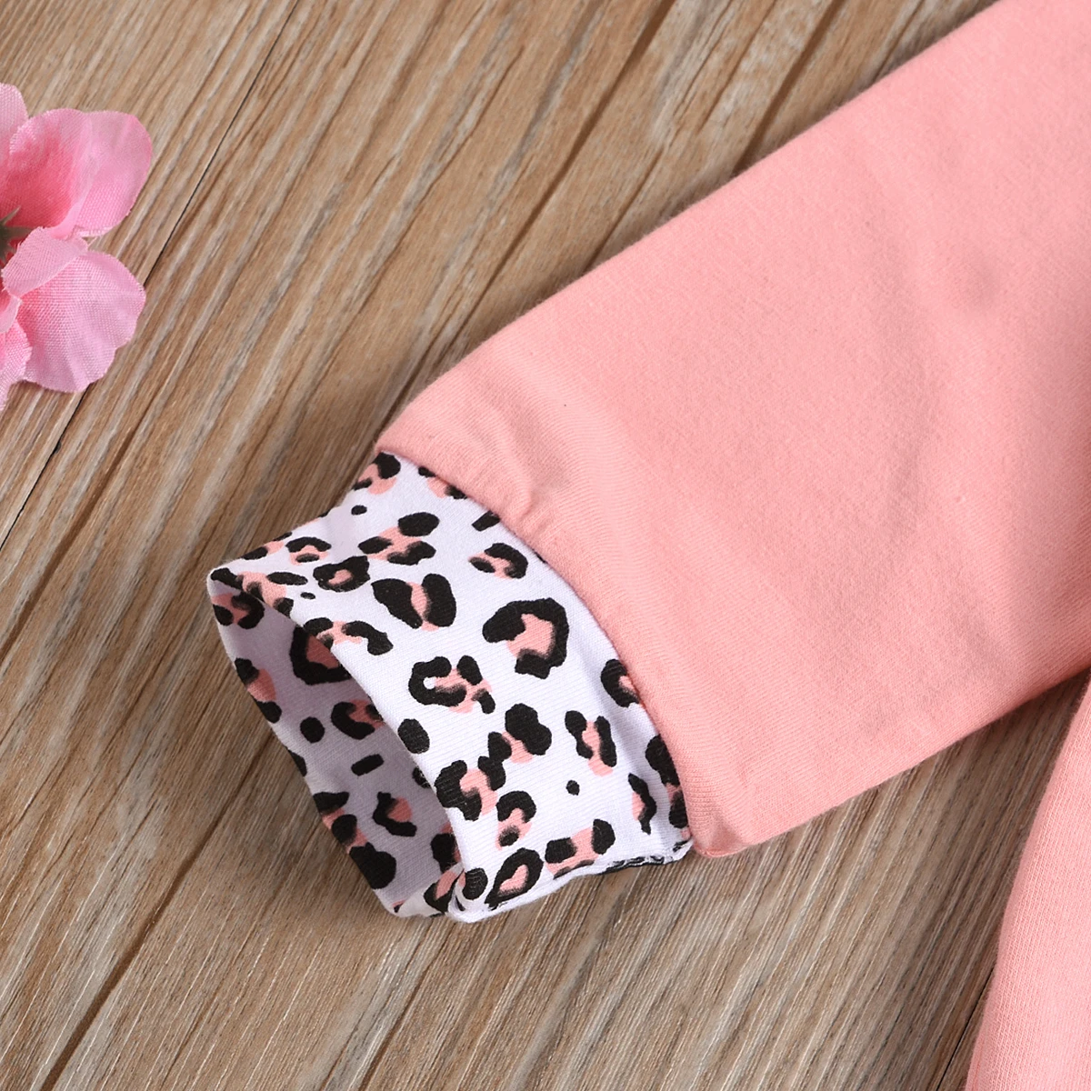 

2020 Fall Baby Girls Clothing Set Children Raglan Long Sleeve Letter Print Hooded Sweatshirt + Leopard Print Pants 1-6T Outfits