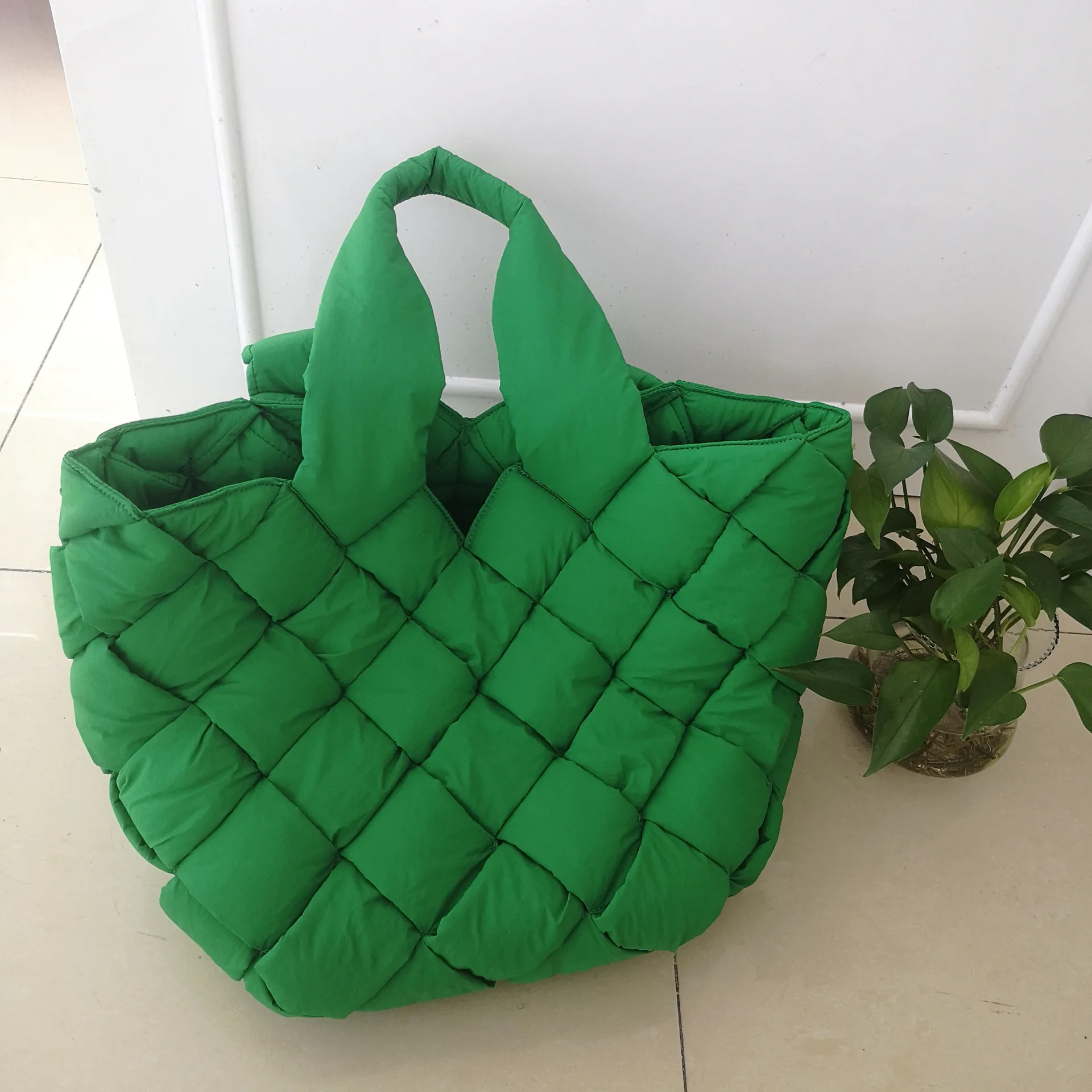 

Designer Padded Woven Ladies Handbag Luxury Brand Down Cotton Shoulder Bag Woman Casual Large-Capacity Shopping Tote Bag Women