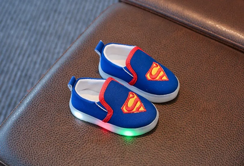 Детская обувь с подсветкой Superman Spiderman Batman; модная обувь для девочек и мальчиков; мягкие кроссовки для малышей; Лоферы без застежки на плоской подошве