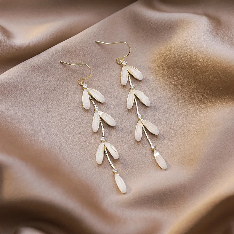 2020 новые корейские Модные Акриловые длинные висячие серьги с кисточками и