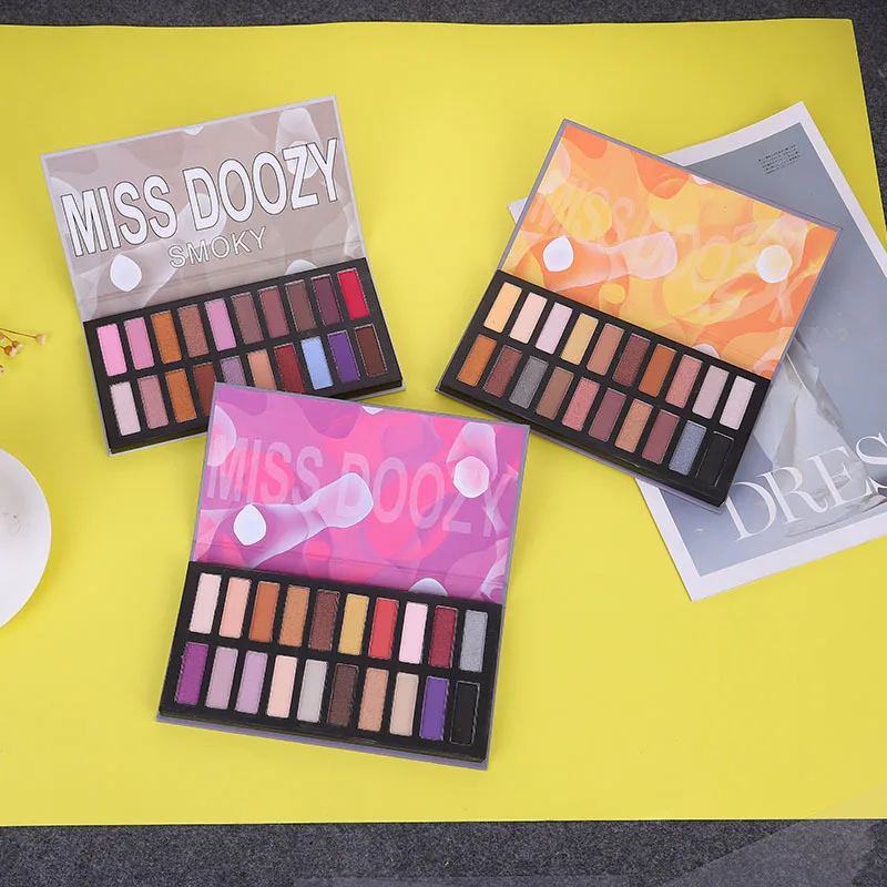 Палетка матовых мерцающих теней для век водостойкие дымчатые коричневые