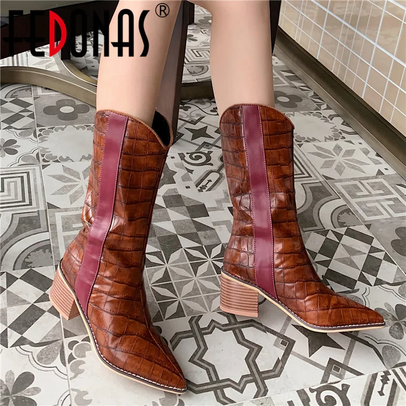 Женские ботинки FEDONAS классические из микрофибры на высоком каблуке большие