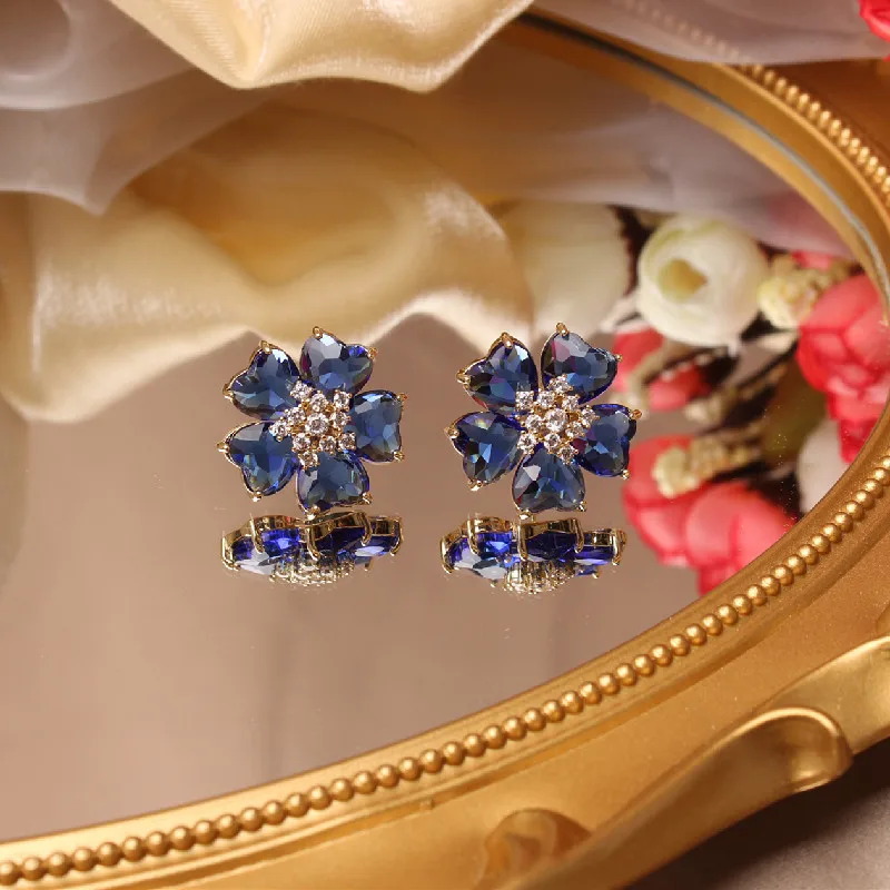 

Shiny Side New Accessories Crystal Flower Stud Earrings for Women Simple Style Gift Heart Glass Earrings