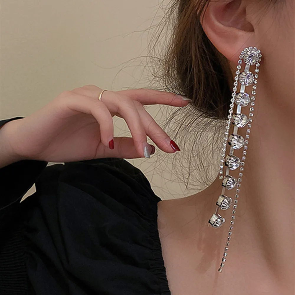 Серьги-подвески с кисточками из страз