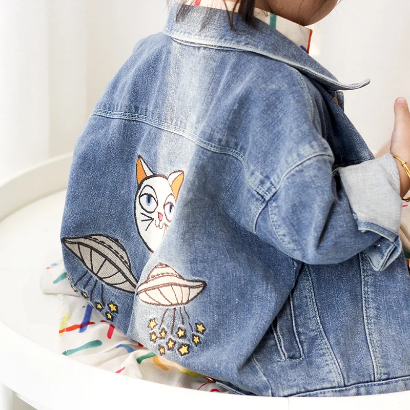 Джинсовая куртка с вышивкой единорога для девочек демисезонная верхняя одежда