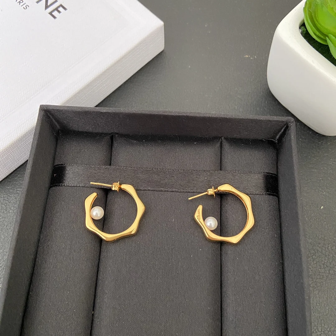 

European and American new golden pearls embellished with personalized retro earrings