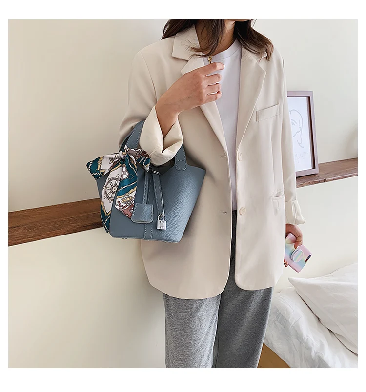 

2020 new women's bag handbag Japanese graffiti basket bag fashion versatile bucket bag silk scarf fashion trend
