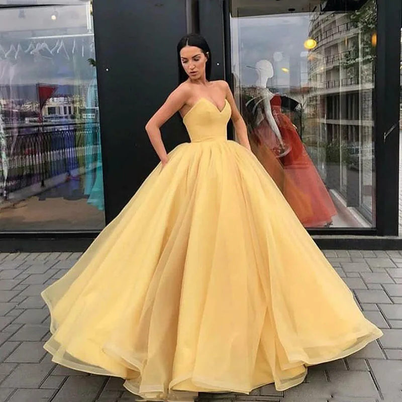 

Gorgeous Ball Gown Prom Dresses Sweetheart Neckline Ruffles Puffy Tulle Floor Length Evening Dress Formal Party Prom Gowns