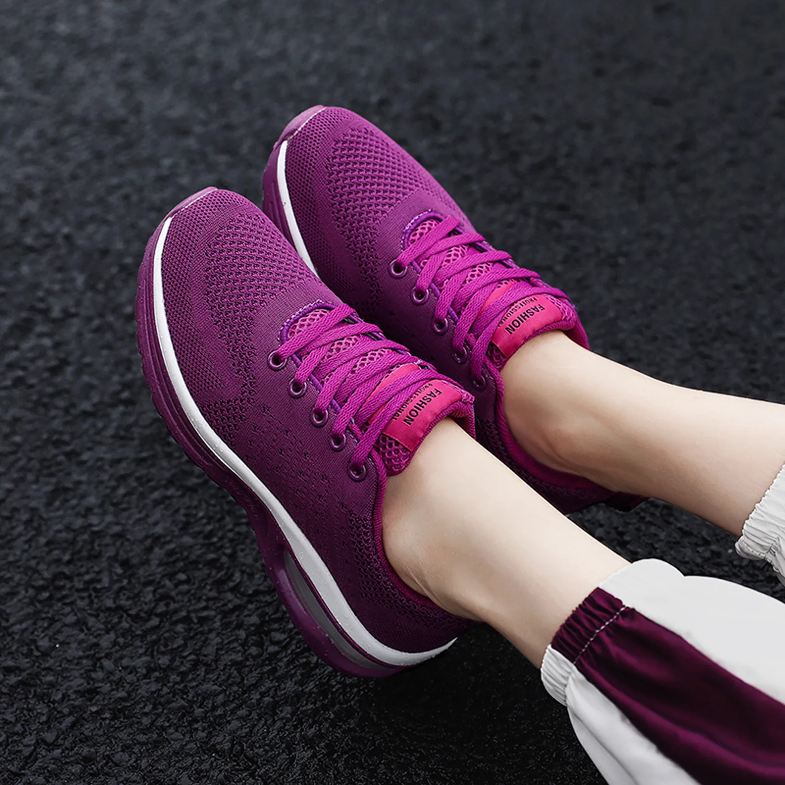 

Ladies' sports shoes, casual mesh sports shoes, fashionable breathable running shoes, air cushion light and soft sports shoes