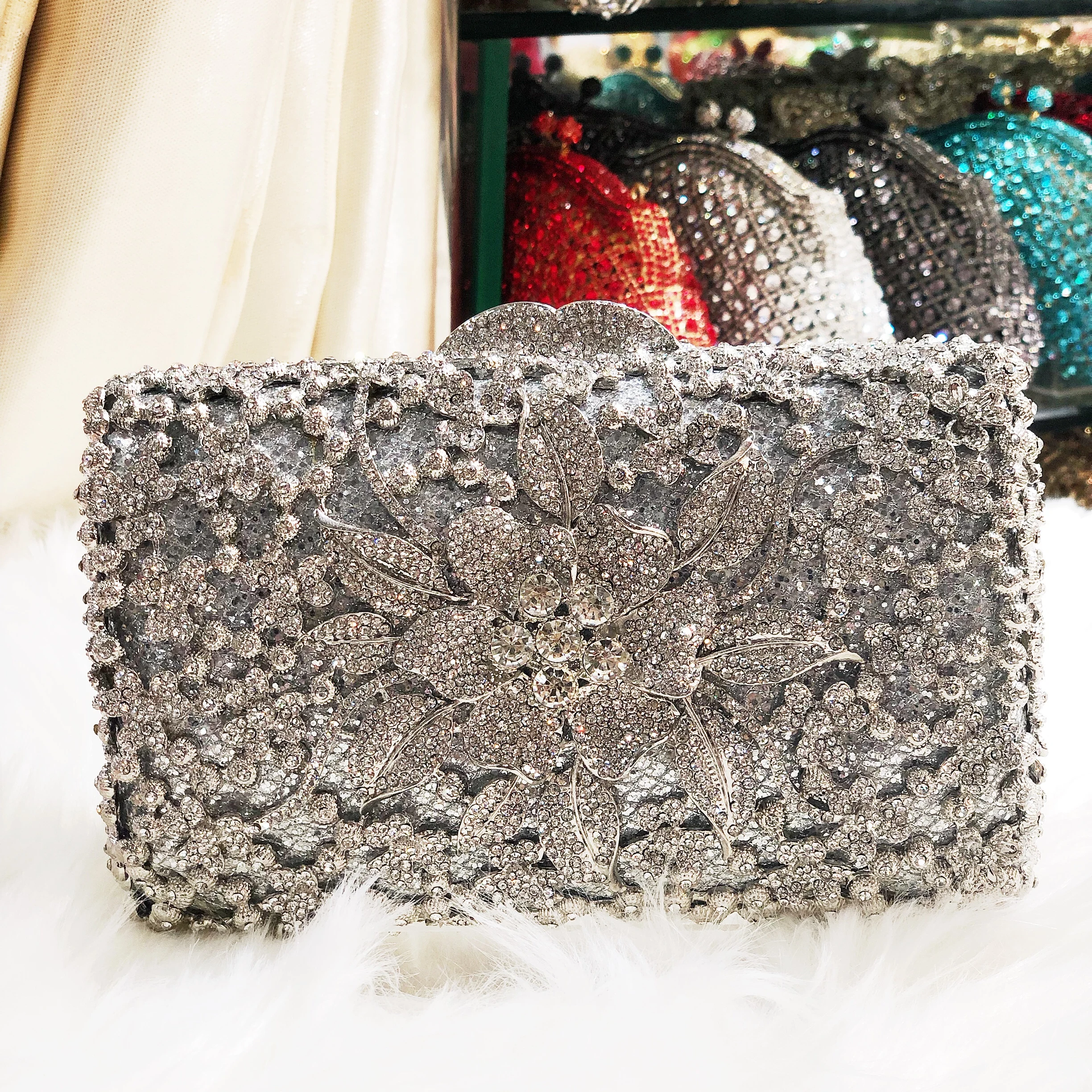 newest ladies with diamond flower clutch hand bag luxury crystal wedding party evening bag ladyise purse stone bag