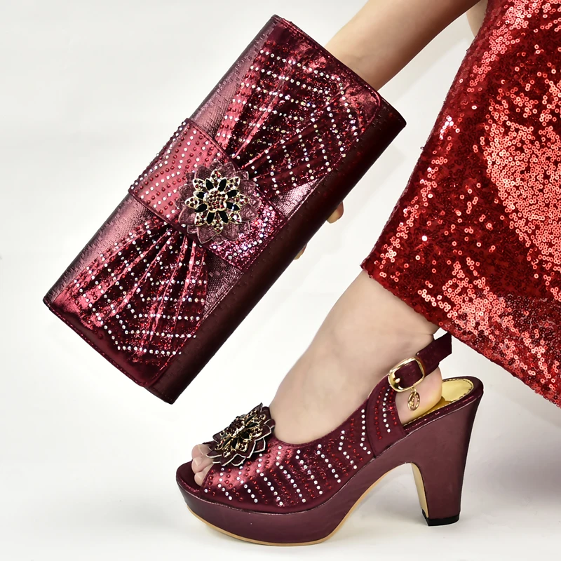 Итальянская обувь с сумочкой в комплекте Комплект из туфель и сумочки