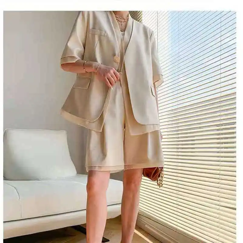 

DEAT 2021 New Women's Solid Color Pocket V-neck Sleeveless Fashion Temperament Suit Jacket Shorts Set Spring And Autumn 7E1302