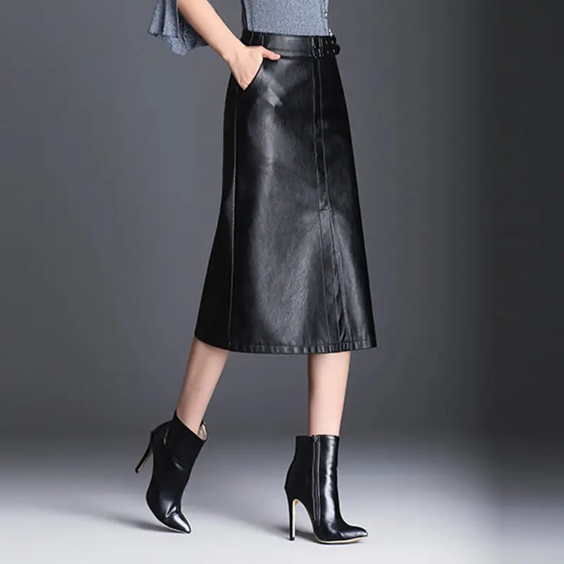 Фото Кожаная юбка средней длины с карманами Осень-зима 2020 простая женская одежда