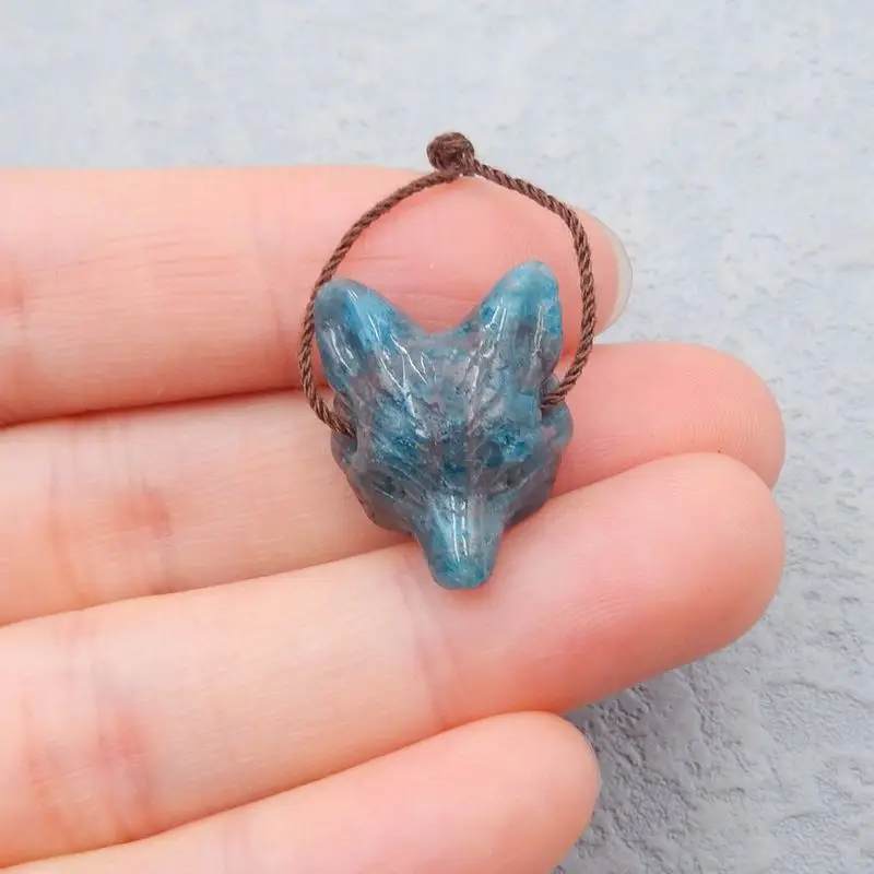 Натуральный камень Синий Апатит кристалл резная голова волка боковое сверление