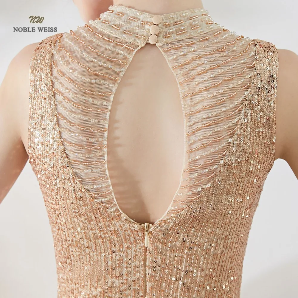 Элегантное Длинное платье русалки вечернее серебристого цвета с бисером и