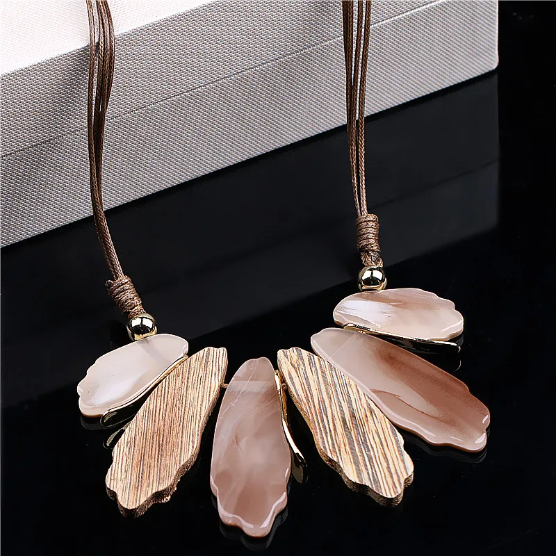 Длинное ожерелье в стиле бохо для женщин массивное с кулоном из дерева и пластика