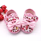 Туфли детские с леопардовым принтом, мягкая обувь для новорожденных девочек, с бантом, летние кроссовки