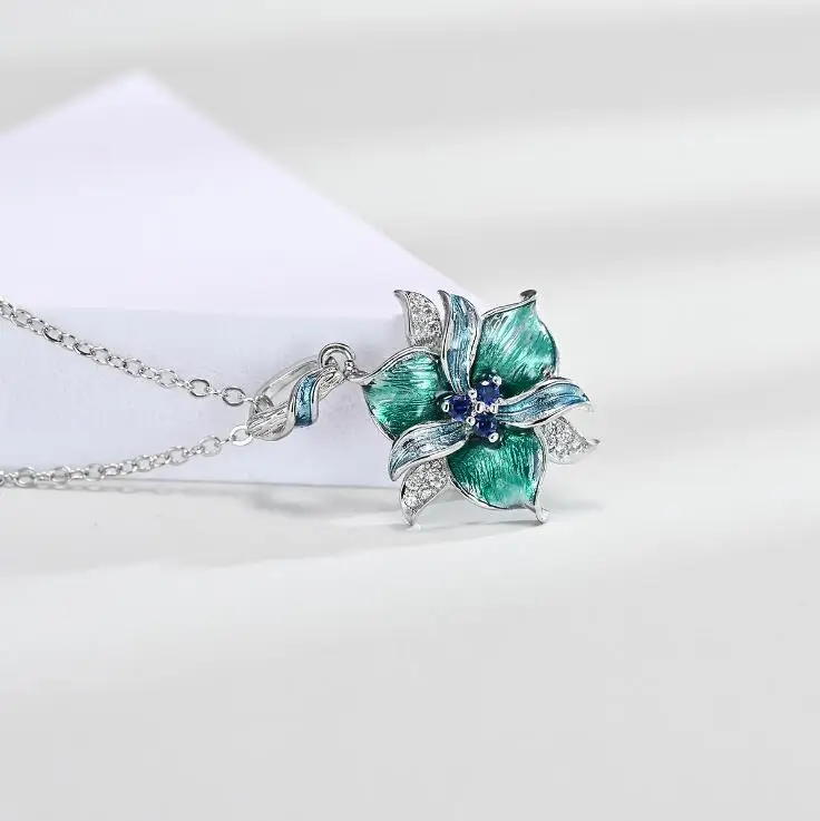 Женское серебряное ожерелье с подвеской в богемном стиле элегантное зеленым