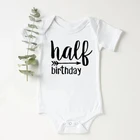 Забавное детское боди на 0-24 месяца, полубрачный хлопковый комбинезон с принтом, цельный костюм для мальчиков, наряды на половину дня рождения, пол, нейтральный, подарок для маленьких девочек