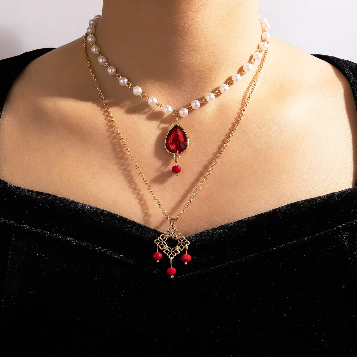 

Fashion Ethnic Style Red Crystal Geometric Sweater Chain Necklaces Statement Jewelry For Women Party Necklaces Trendy Colliers