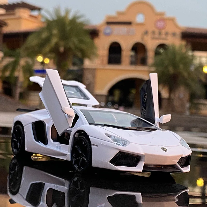 Modelo de Carro Quente para Crianças Aventador Esportivo Diecast Som Super Corrida Levantamento Cauda Roda Carro Presentes 1:32 Lp740-4 s 9 Brinquedos e hobbies
