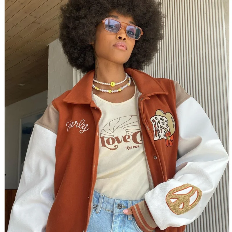 

Женская бейсбольная куртка-бомбер Harajuku, повседневная куртка-бомбер из искусственной кожи с контрастными рукавами и вышивкой, 2021