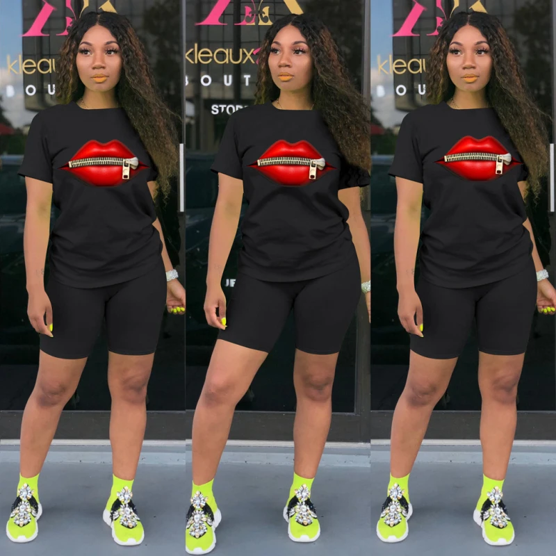 

Женский спортивный костюм с принтом красных губ, летний комплект из 2 предметов, топ и шорты, черные велосипедные шорты для пробежек