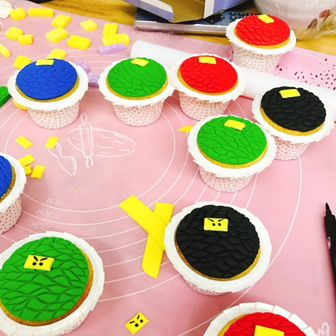 19 видов стилей Пластик милый обледенения тиснения форма-резак для украшений