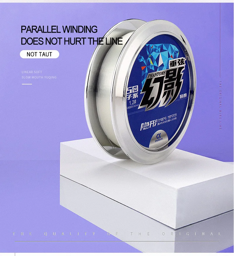 Un objeto plateado y azul con fondo morado