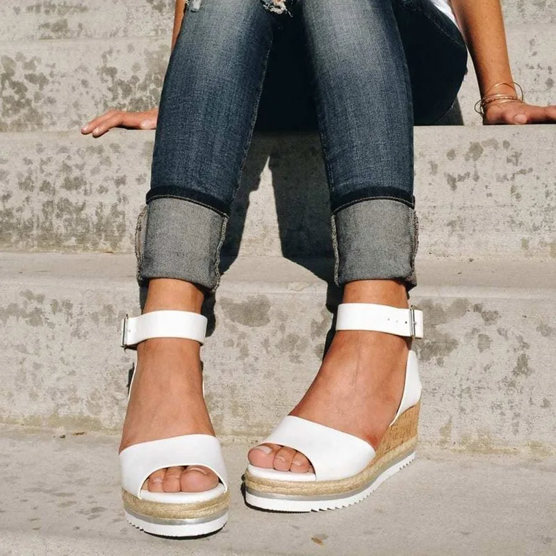 Женские босоножки из искусственной кожи винтажные на танкетке с открытым носком